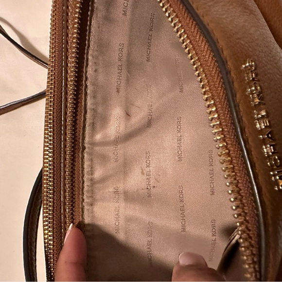 MICHAEL KORS
Leather Trimmed Crossbody Bag - Picture 6 of 11